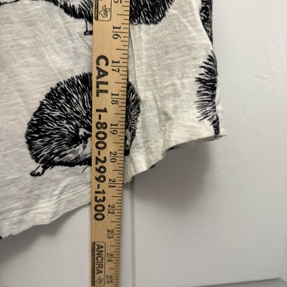 Anthropologie White Tee with Hedgehog Design - Picture 11 of 12